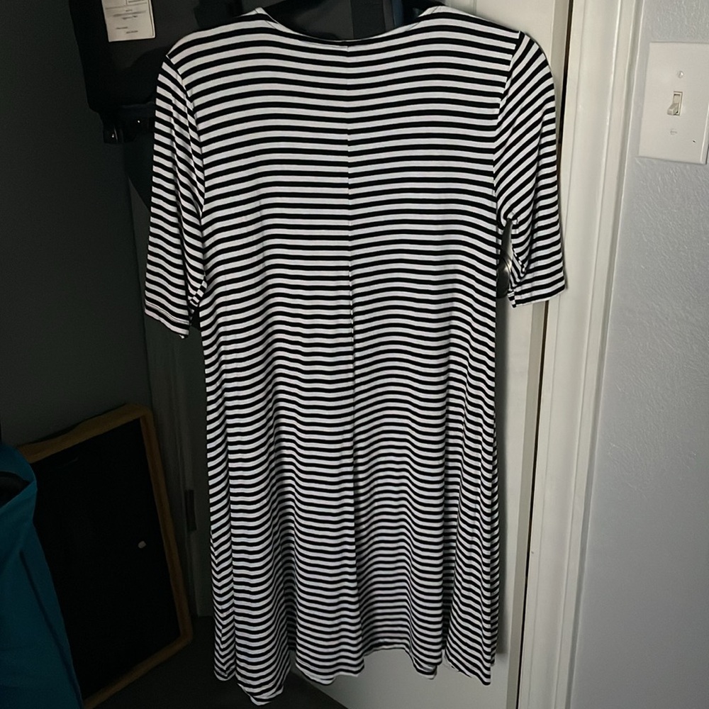 Black and White Dress - Picture 3 of 3